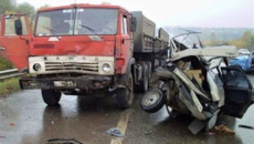 Bakıda minik maşını “KamAZ”a ÇIRPILDI:Yaralılar var