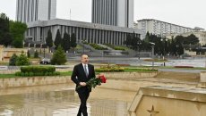 İlham Əliyev faşizm üzərində Qələbə uğrunda həlak olan Azərbaycan övladlarının xatirəsini anıb - FOTO 