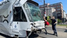 İstanbulda avtobusla tramvay toqquşdu, yaralılar var - FOTOLAR 